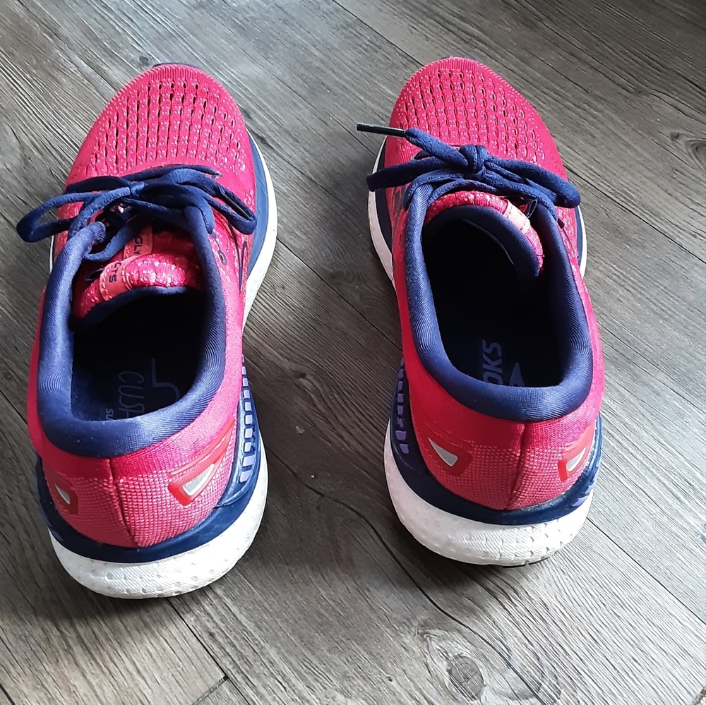 Women's Brooks size 7 glycerin 19 GTS running sneakers - Picture 3 of 5